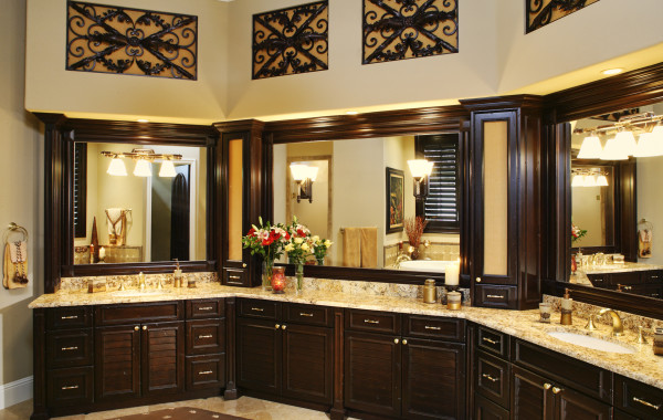 Elegant Colonial Cream Master Bath